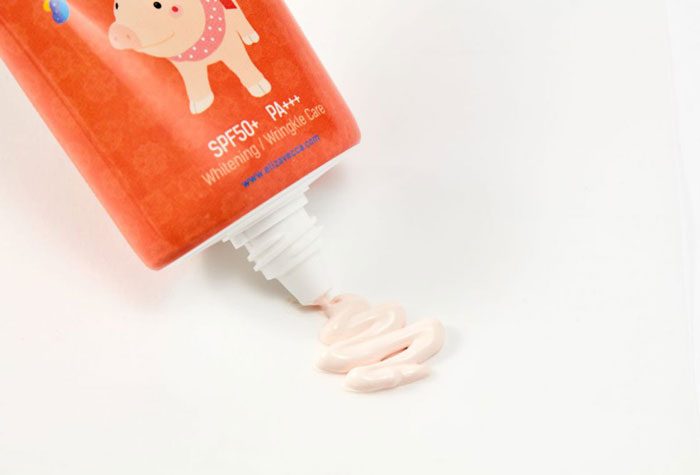 elizavecca-milky-piggy-sun-cream-3.jpg