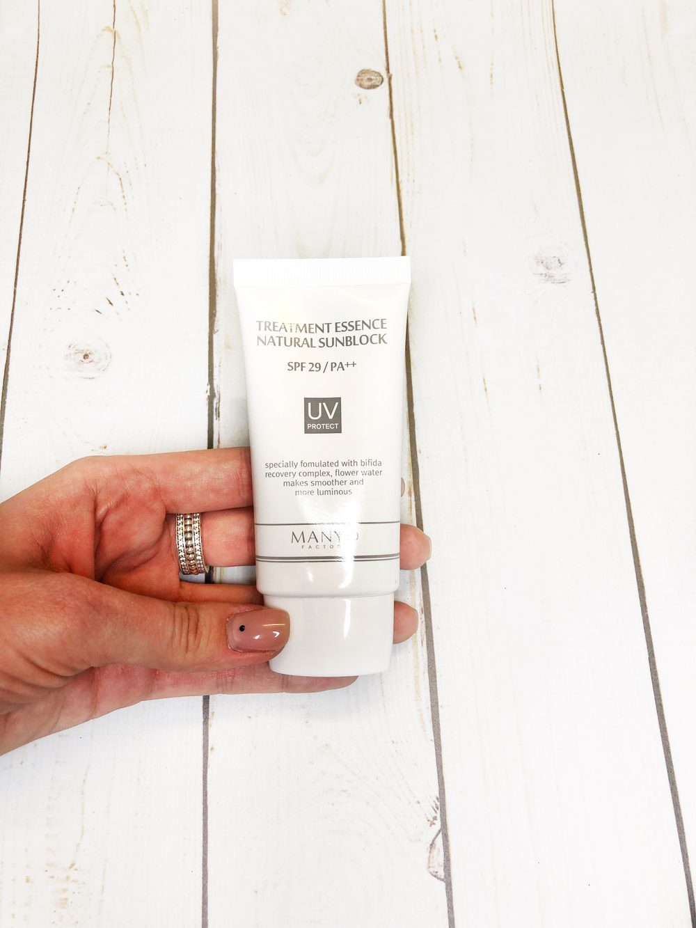 Солнцезащита Manyo Factory Treatment Essence Natural Sun Block SPF29 PA++