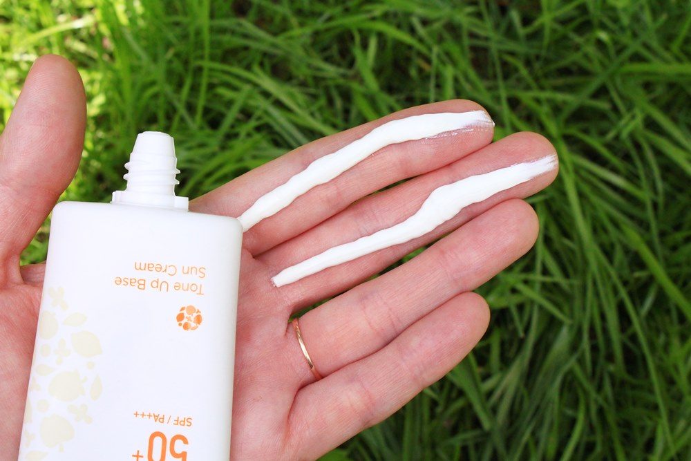 солнцезащита Frudia Tone Up Base Sun Cream SPF50+ PA+++