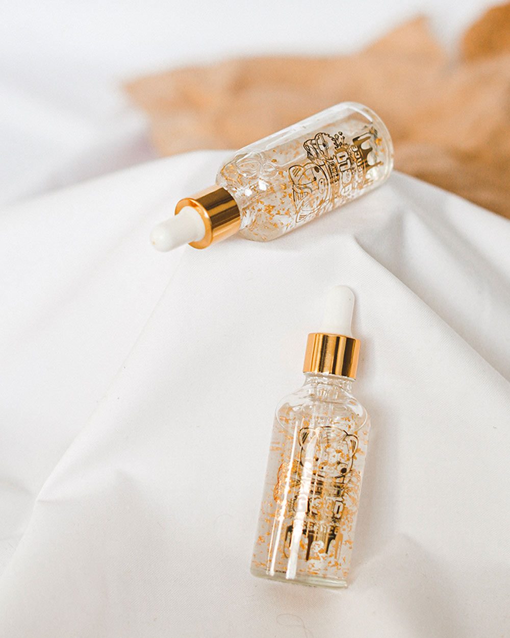 Золотая эссенция Elizavecca Milky Piggy Hell-Pore Gold Essence, текстура